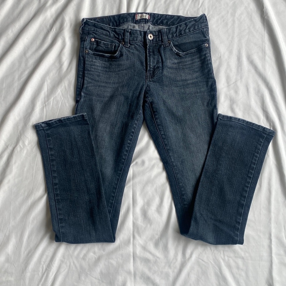 Tilt dark blue jeans. Junior size 5 long.